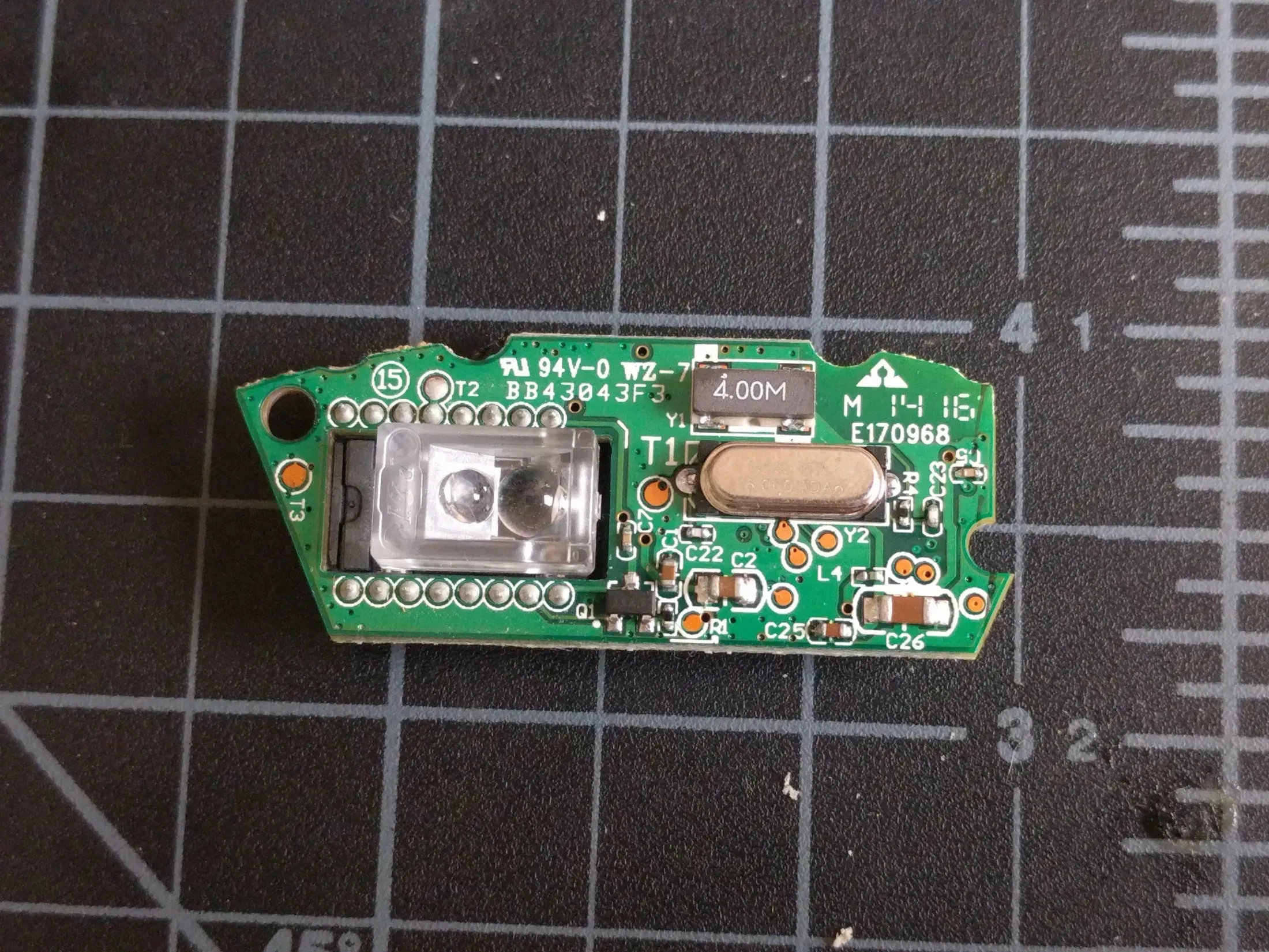 Bottom PCB with optical sensor elements for surface tracking