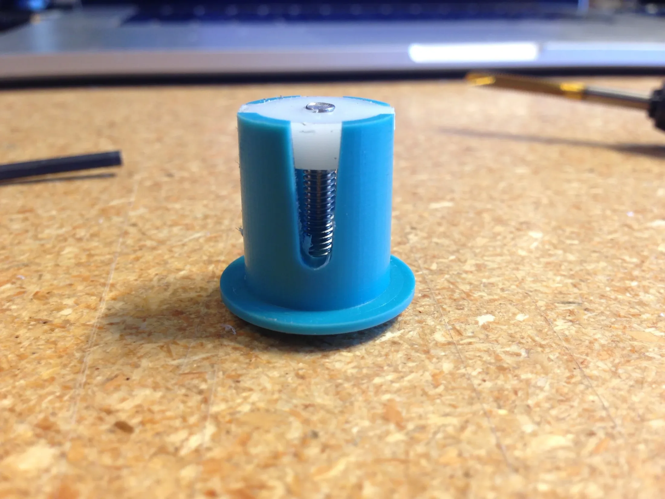 Tapered HDPE expanding nut aligned with plug fingers in loose state