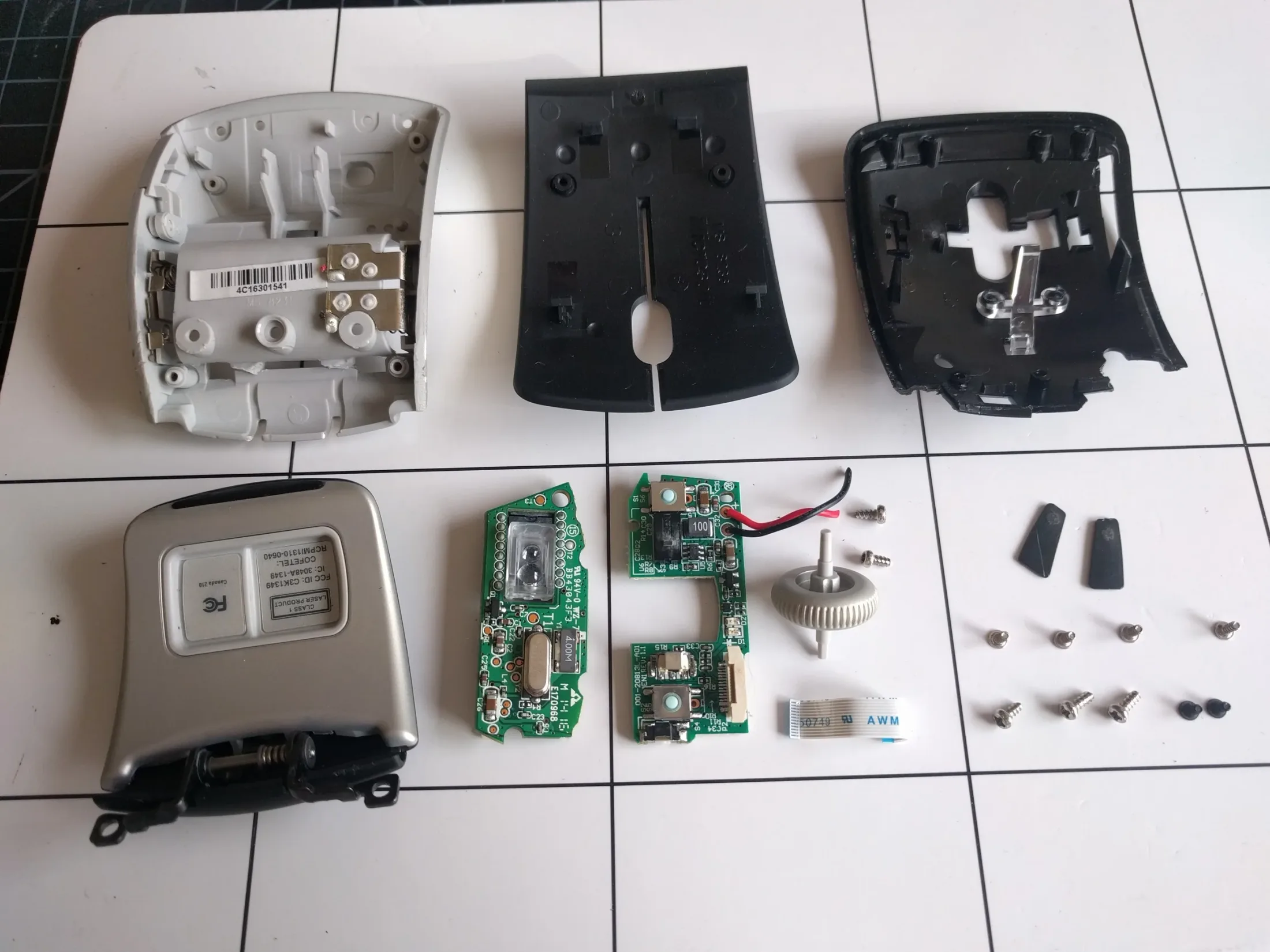 Microsoft Arc Mouse exterior in folded portable position