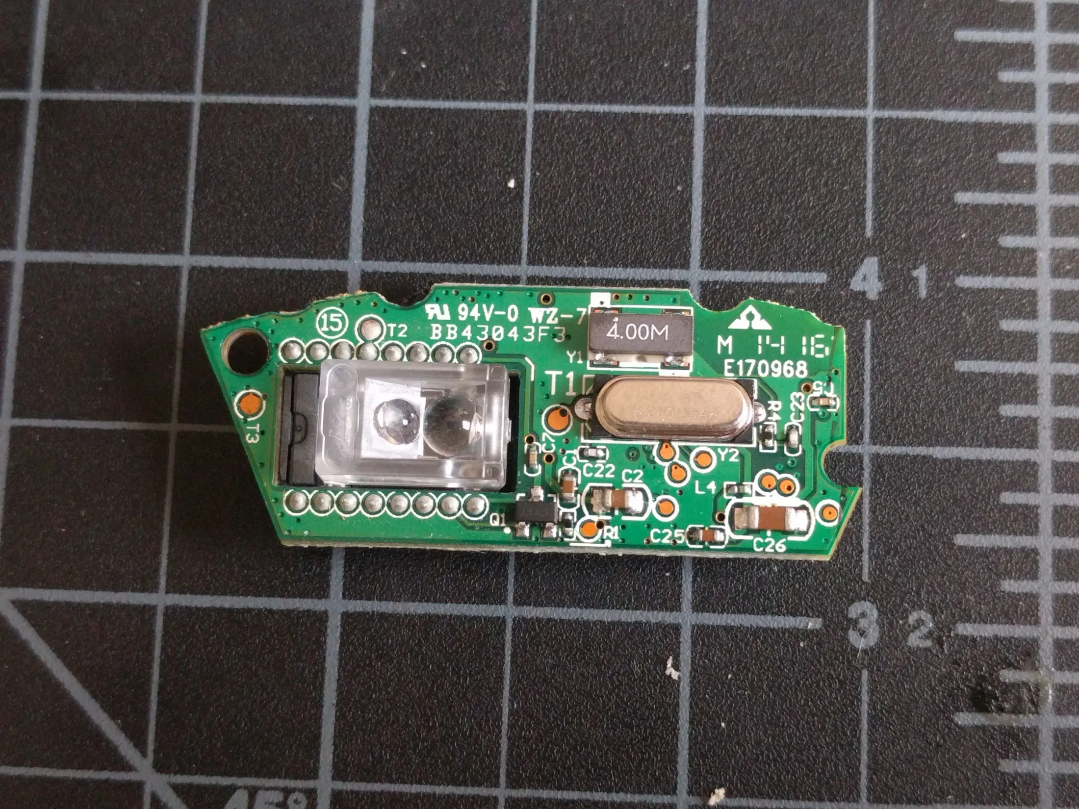 Bottom PCB with optical sensor elements for surface tracking