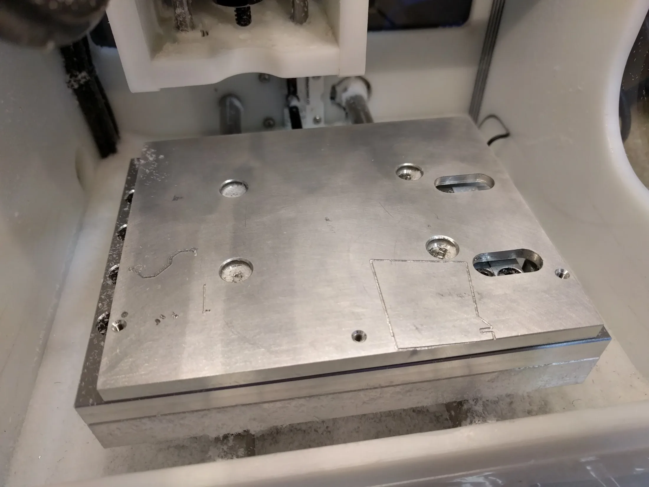 Quick-Change Bed assembly with modified spoilboard and spacer block